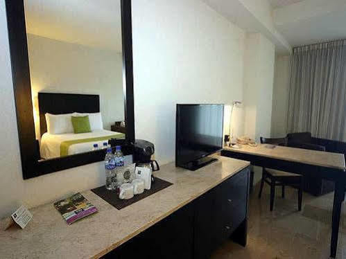 Hb Hotel